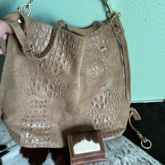 Alligator hide appearance pursed with hair on hide RFID wallet - Picture 1 of 9